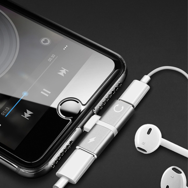 Adaptador 2 en 1 Iphone Ligthning a jack auriculares 3.5mm + carga PLATA